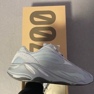 Yeezy 700 hospital blue size 9 brand new